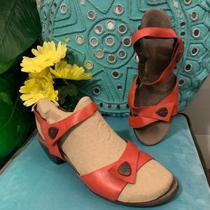 Munro Red Leather Sandals Sz 7